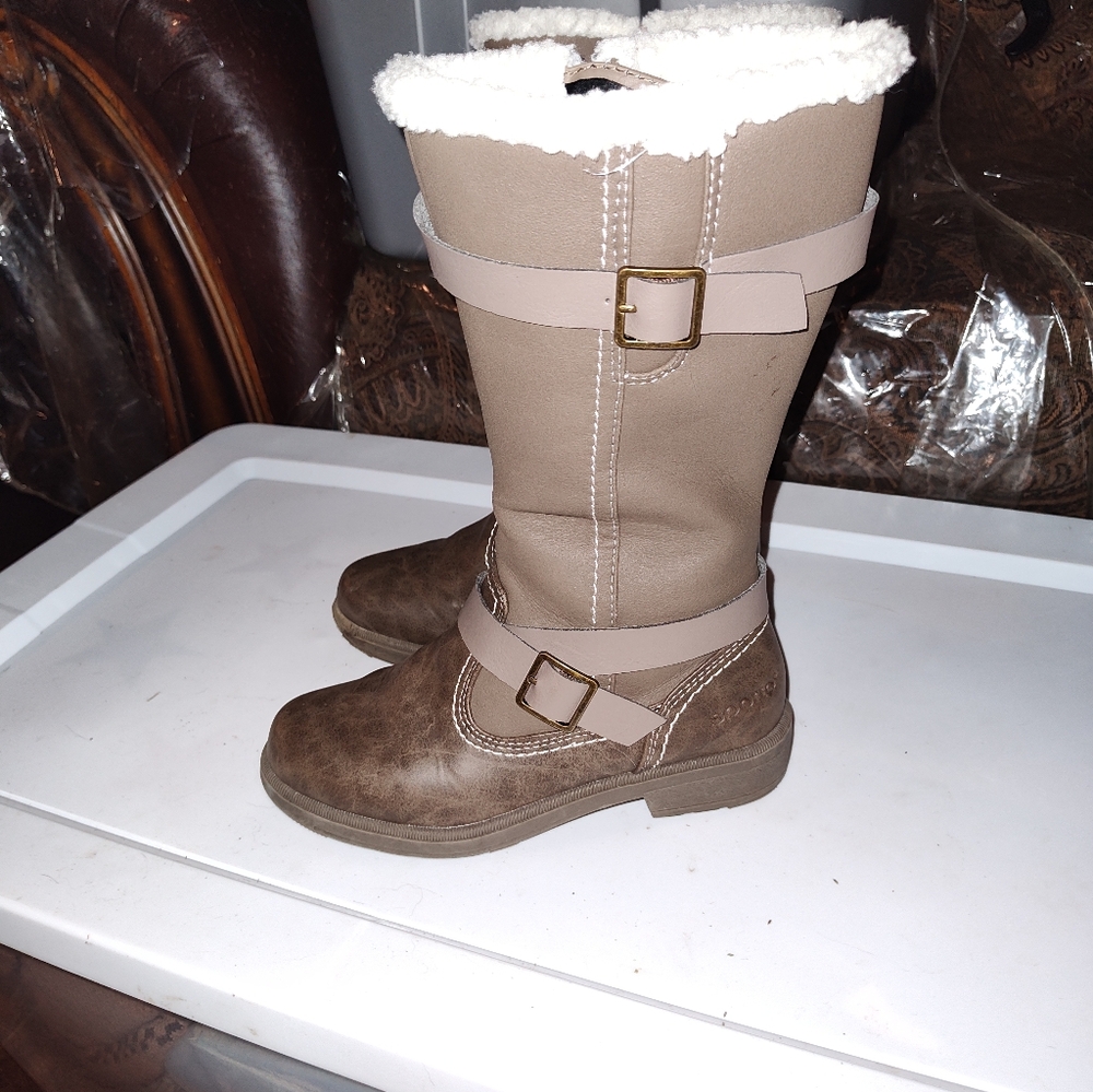 Sporto Tan Fur Lined Boots With Metal Buckles And Adornments